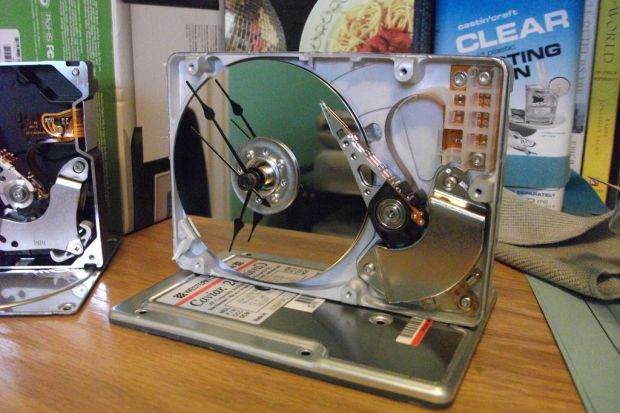 HDD-desk-clock